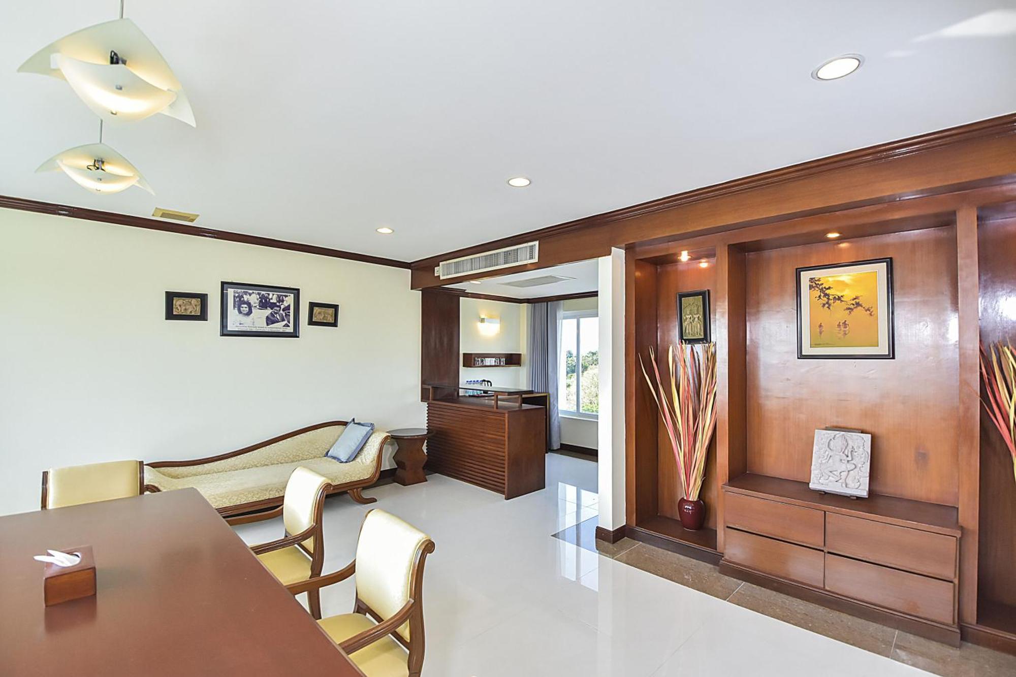 Independence Hotel Resort y Spa Sihanoukville Exterior foto
